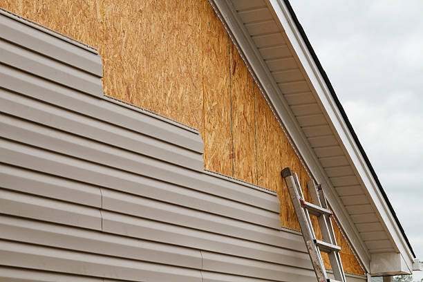 Professional Siding Repair technician working in Lurgan, PA